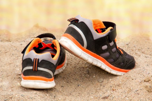 Kinderschuhe: Fußschäden vorbeugen mit richtig sitzenden Schuhen
