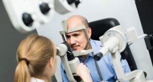 Kontrolle beim Augenarzt