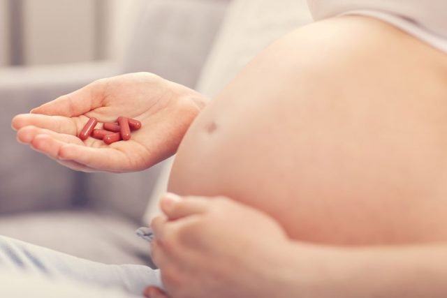 Medikamente in der Schwangerschaft - Was bei Übelkeit und Erkältung erlaubt ist