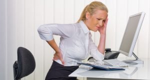Rückenschmerzen durch falsches Sitzen