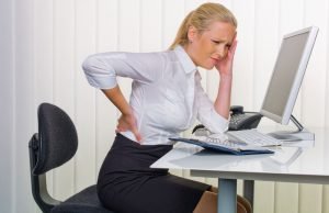 Rückenschmerzen durch falsches Sitzen