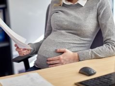 Rückenschmerzen: Wie Schwangere sich die Arbeit im Büro erleichtern