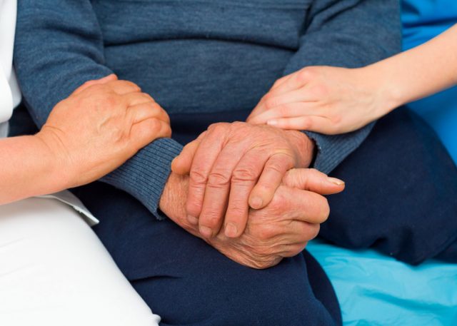 Pflege bei Parkinson - 6 Tipps für Angehörige
